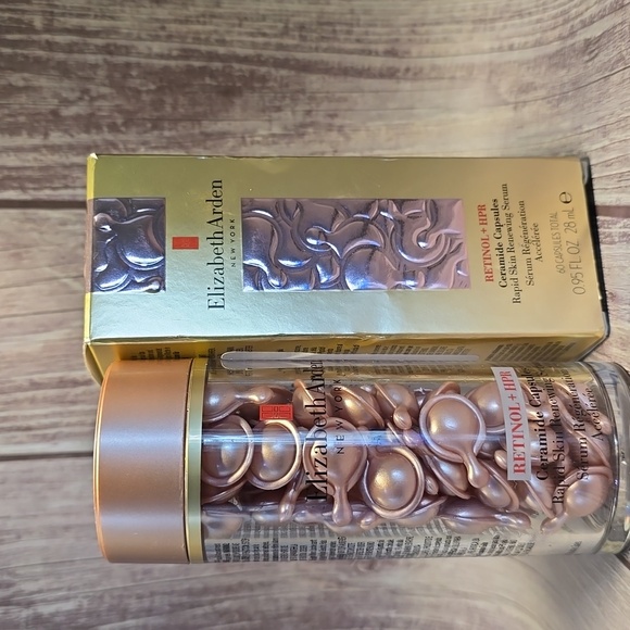 NWT Elizabeth Arden Retinol +HPR Ceramide 60 Capsules Skin Renewing Serum**